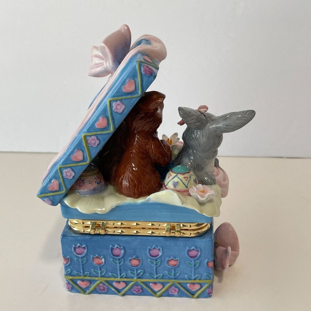 CWC Porcelain Box Easter Bunnies & Eggs Hinged Keepsake Hand Painted Home Decor - Picture 4 of 16